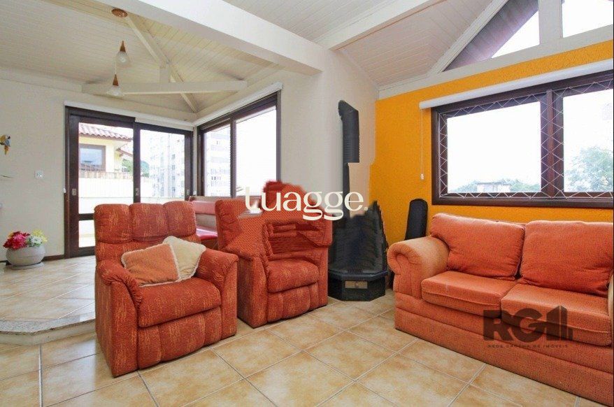 Casa de Condomínio à venda com 3 quartos, 245m² - Foto 1