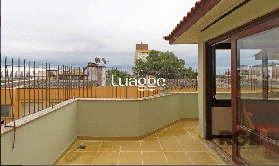 Casa de Condomínio à venda com 3 quartos, 245m² - Foto 2