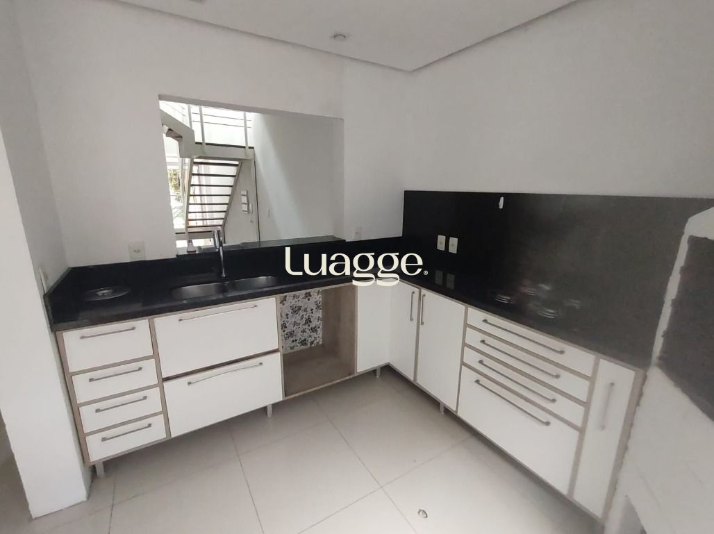 Casa à venda com 3 quartos, 224m² - Foto 14