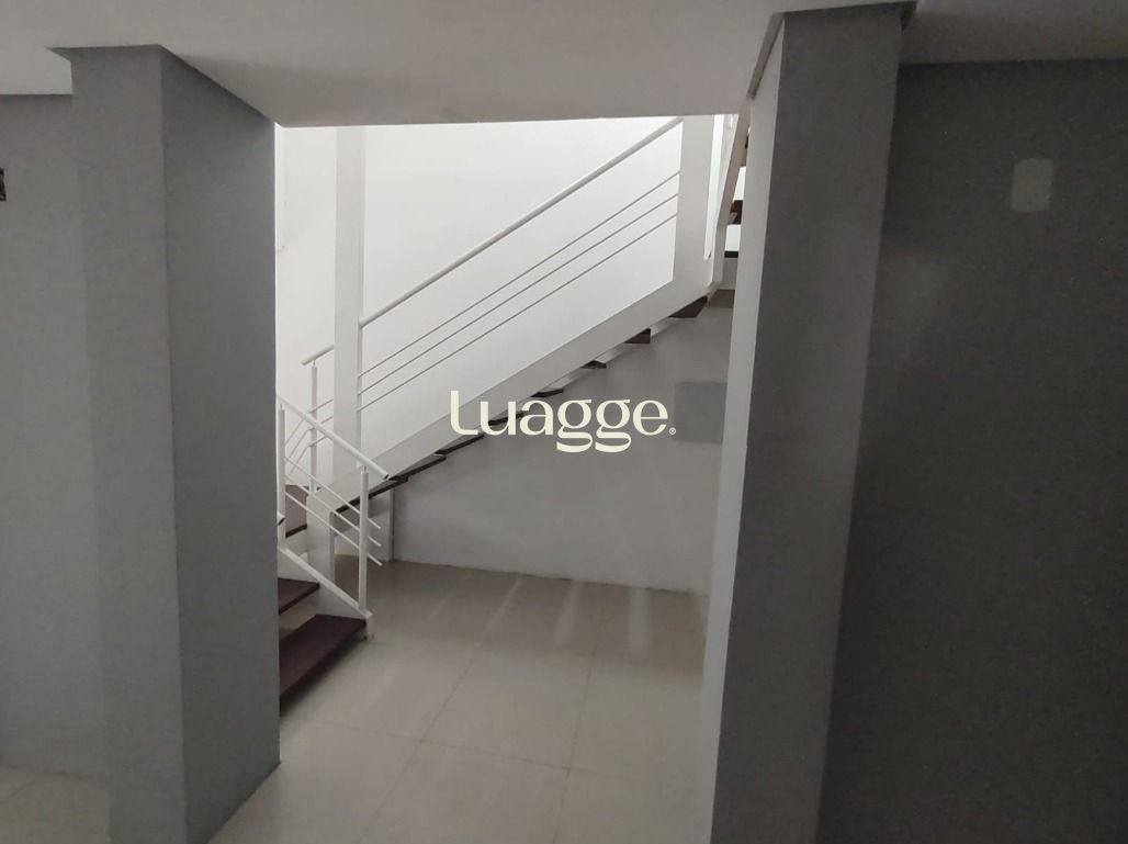 Casa à venda com 3 quartos, 224m² - Foto 12