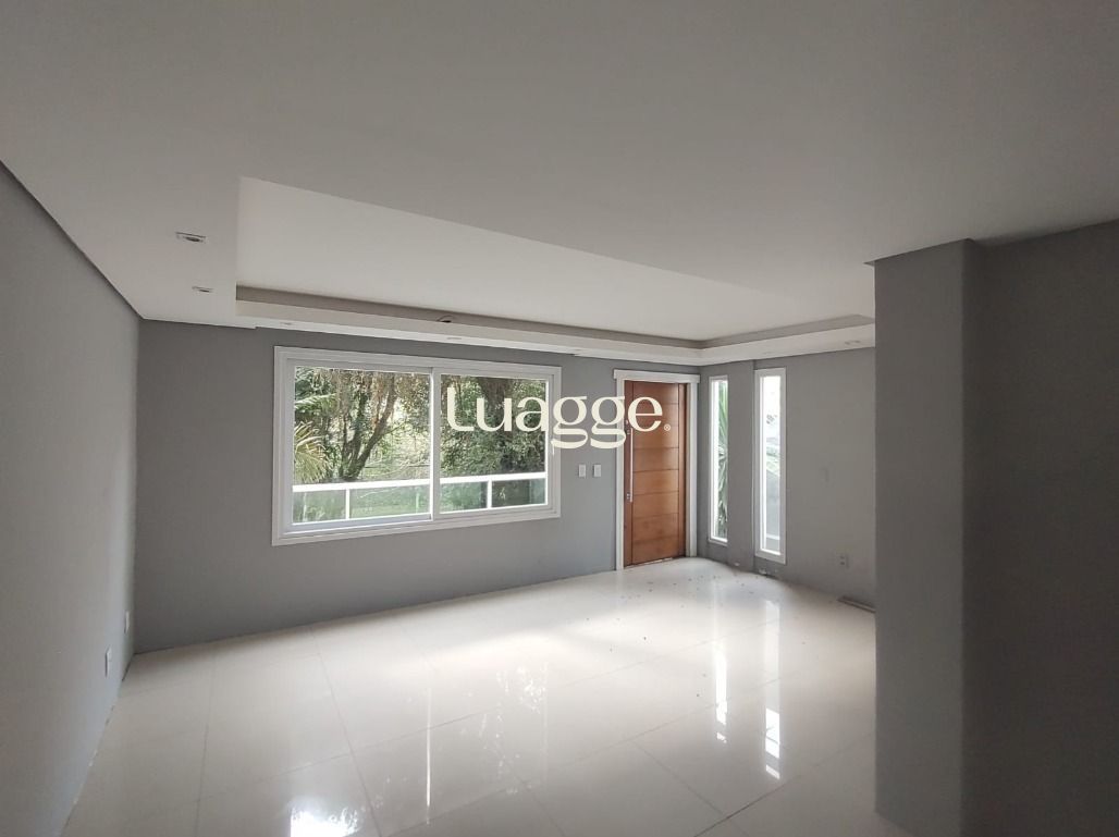 Casa à venda com 3 quartos, 224m² - Foto 1