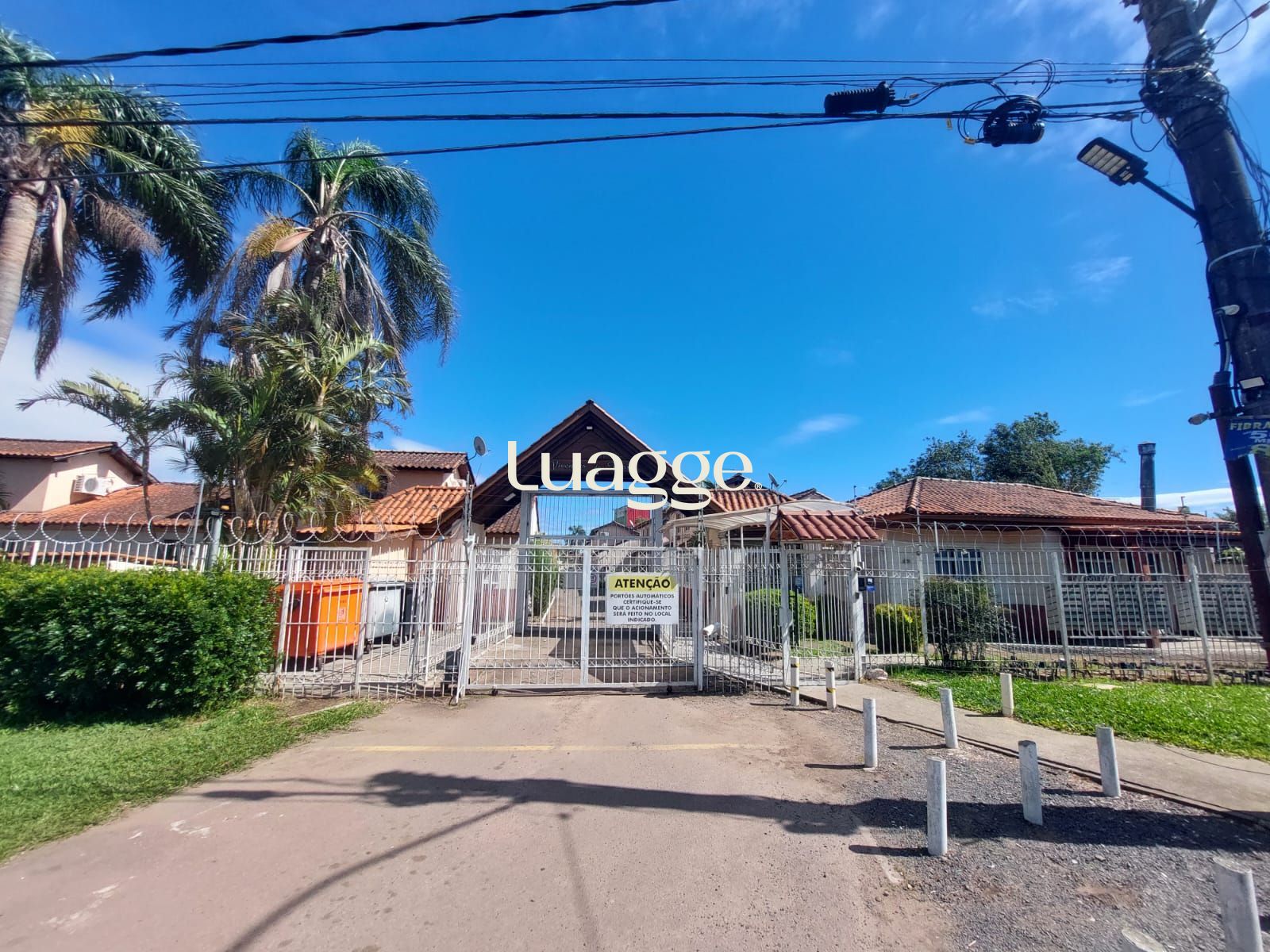 Casa à venda com 2 quartos, 60m² - Foto 1