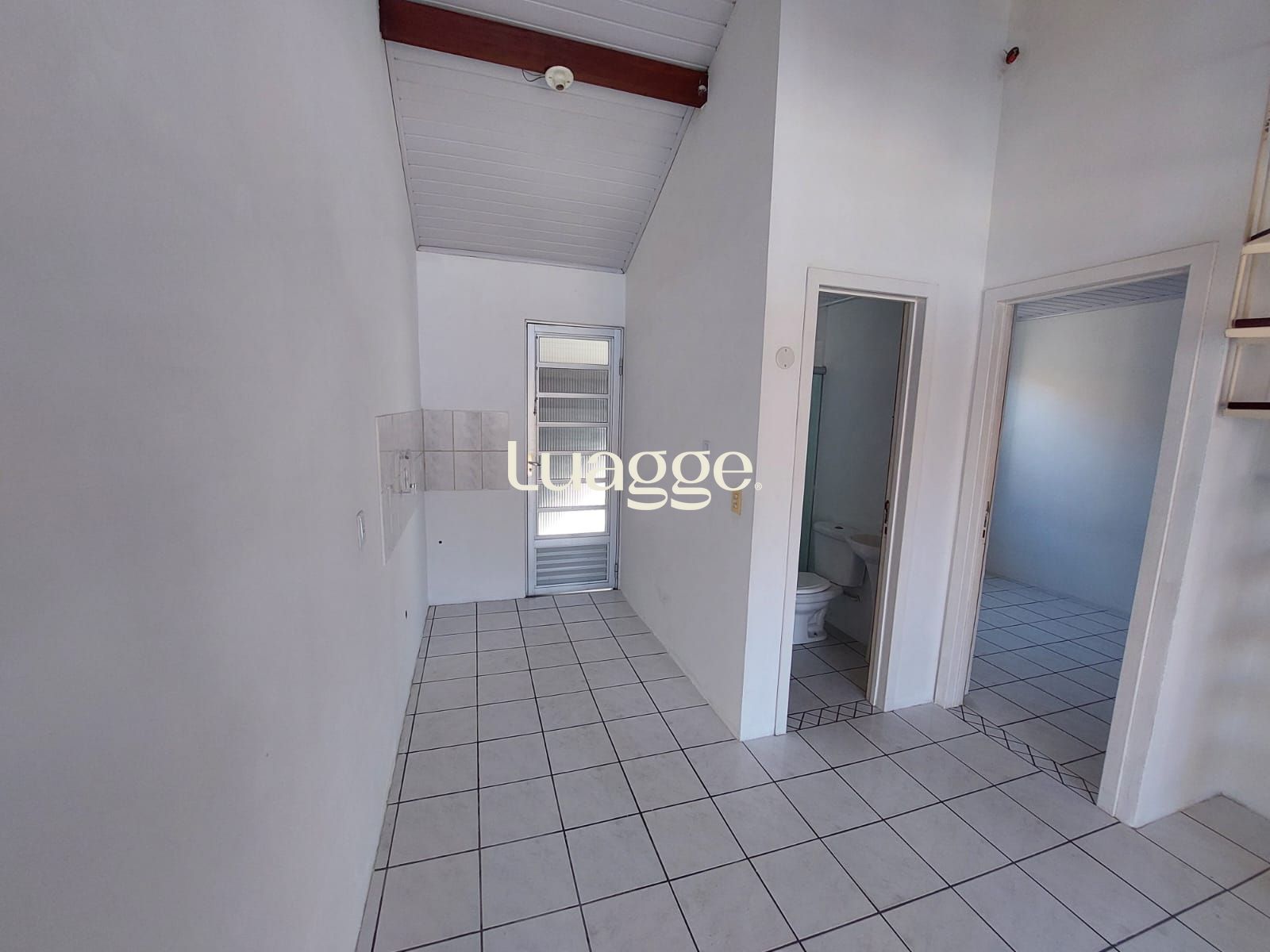 Casa à venda com 2 quartos, 60m² - Foto 4