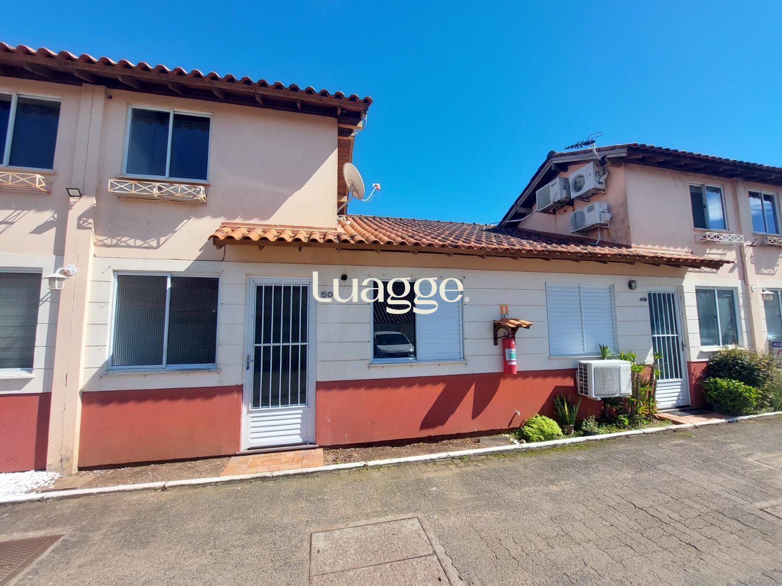 Casa à venda com 2 quartos, 60m² - Foto 2
