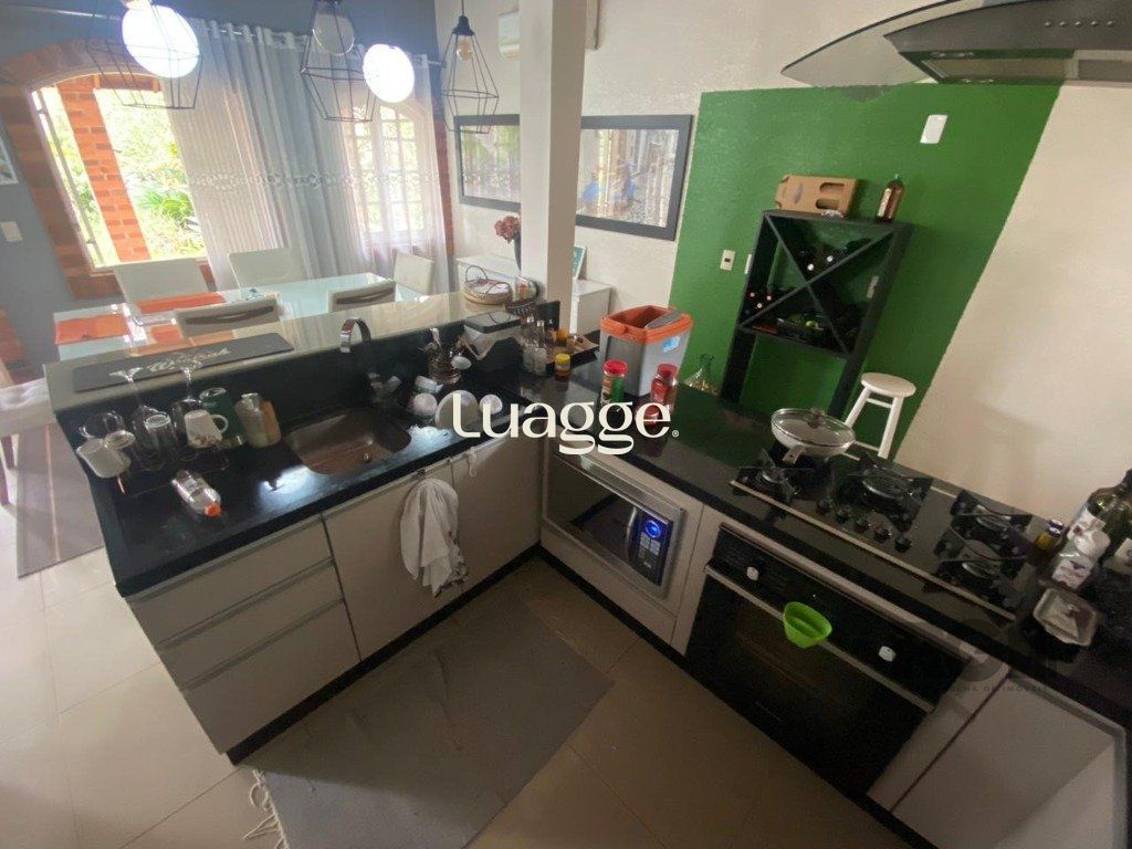 Casa de Condomínio à venda com 3 quartos, 272m² - Foto 4