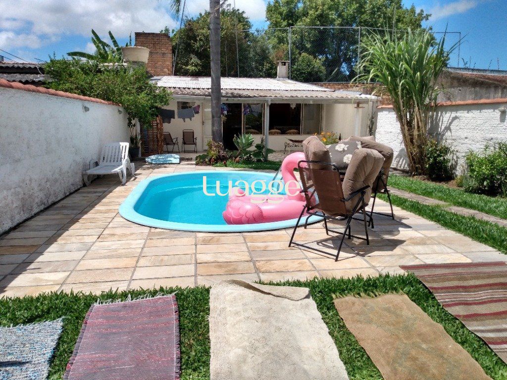 Casa à venda com 3 quartos, 201m² - Foto 1