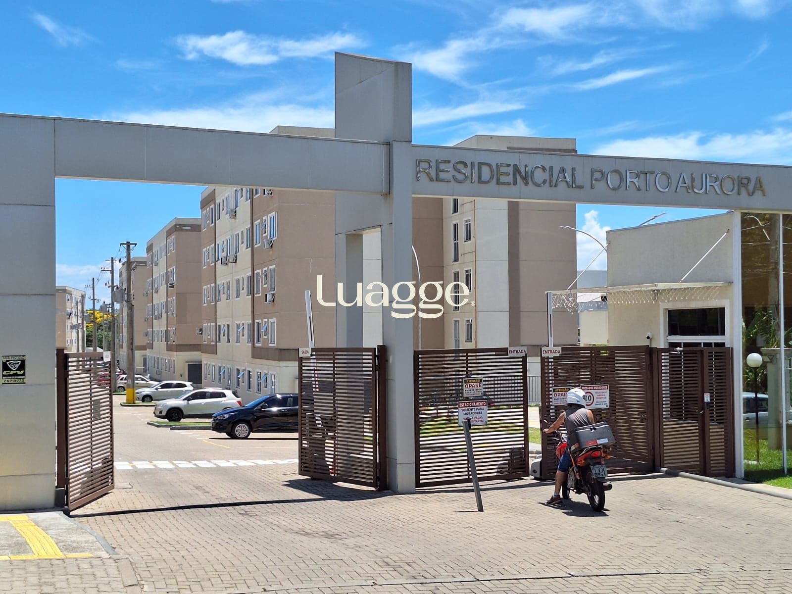 Apartamento 02 dormitorios com estacionamento privativo - Cavalhada