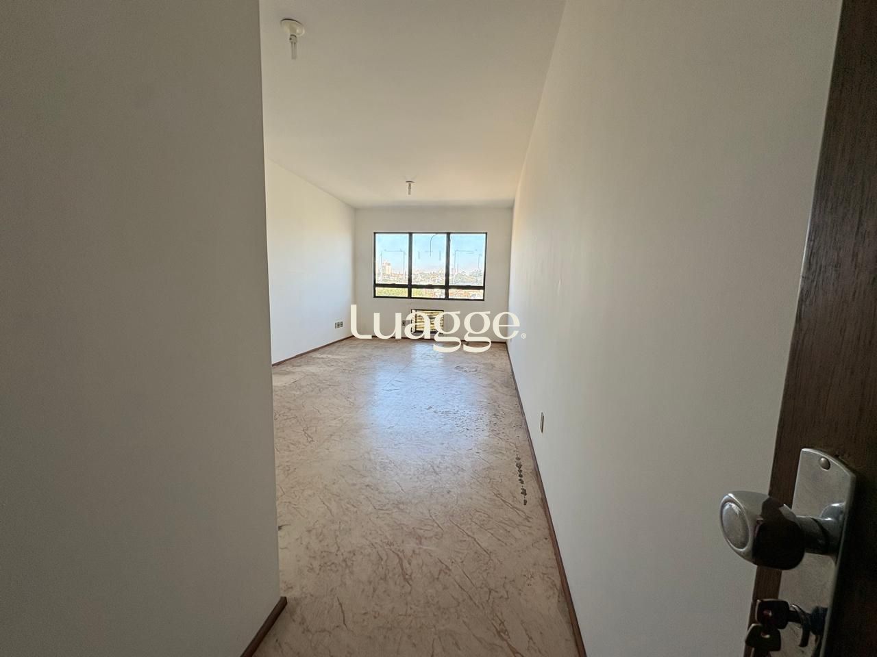 Conjunto Comercial-Sala à venda com 1 quarto, 31m² - Foto 2