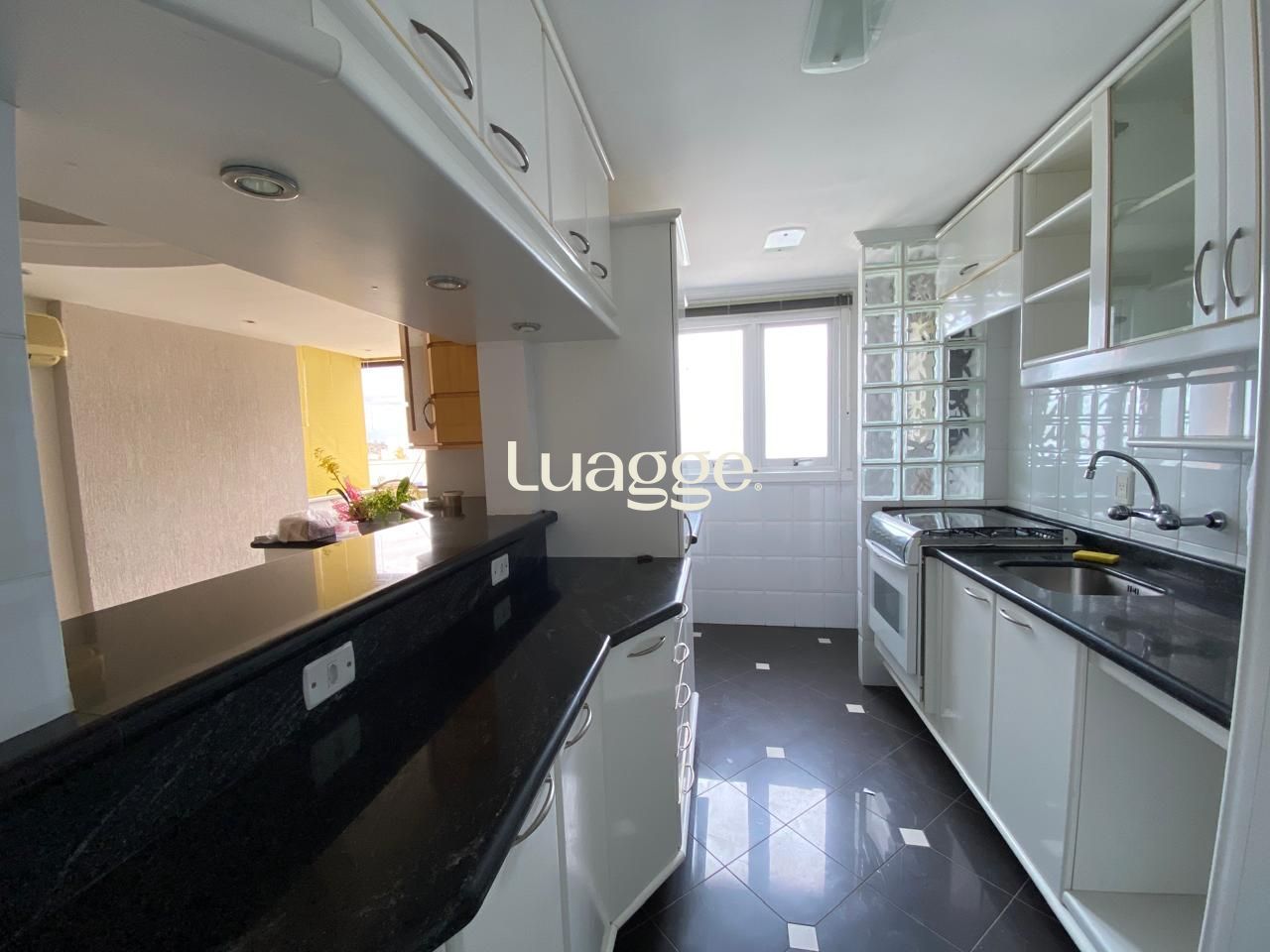Apartamento à venda com 2 quartos, 64m² - Foto 9