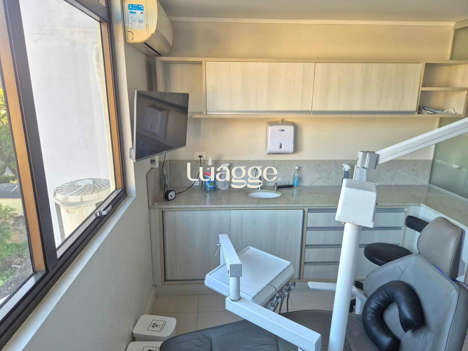 Sala comercial em formato consultório dentário