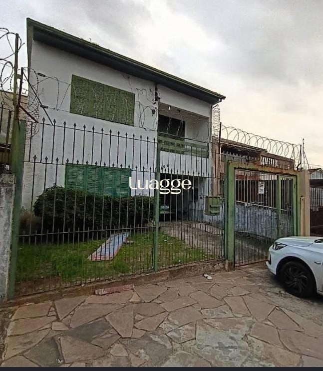 Sobrado 3 Dormitórios 192m² com vaga para 2 carros .