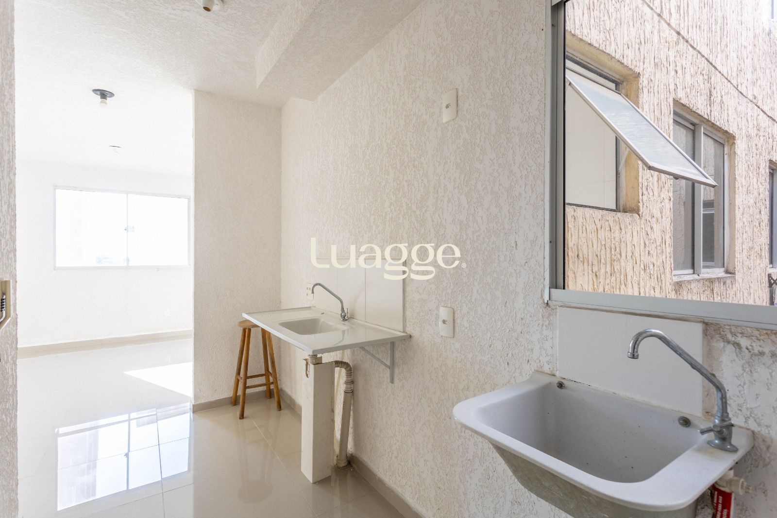 Apartamento à venda com 2 quartos, 42m² - Foto 2