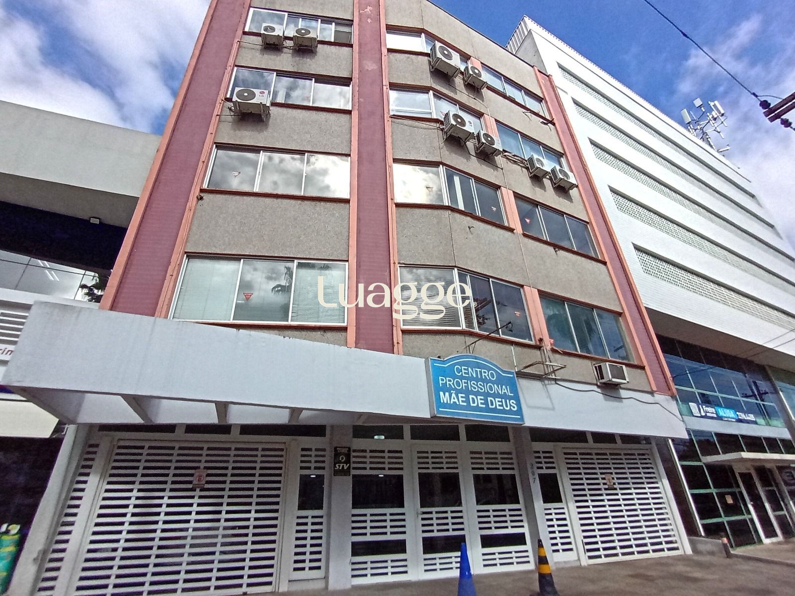 Excelente Sala (dividida em 2 ambientes) no coração do Menino Deus!!  Toda estrutura por apenas R$ 170.000,00!!