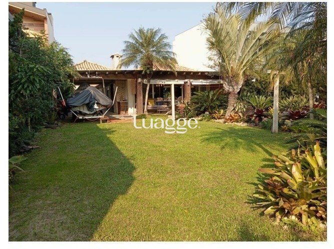 Casa à venda com 2 quartos, 837m² - Foto 1