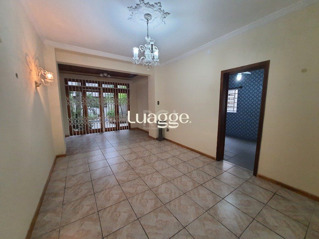 Casa à venda com 3 quartos, 301m² - Foto 1