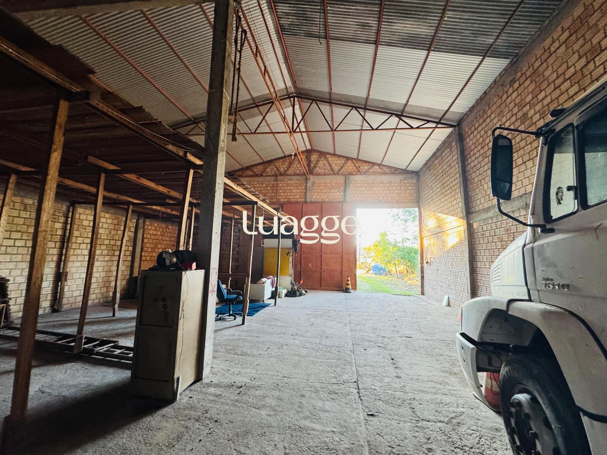 Depósito-Galpão-Armazém à venda com 1 quarto, 2m² - Foto 1