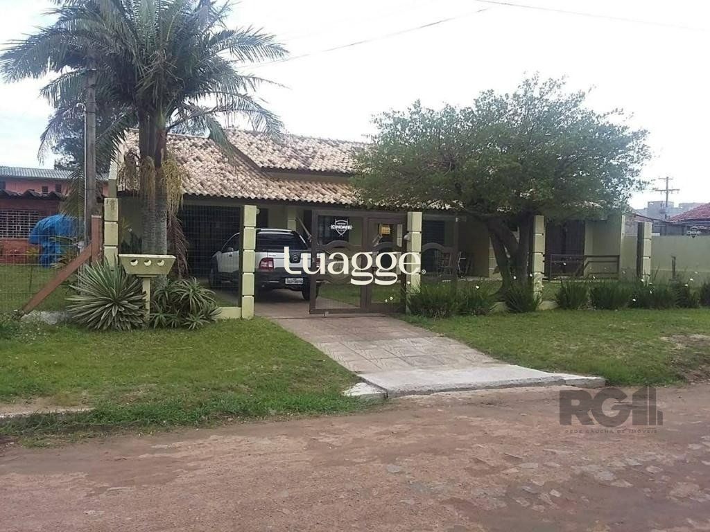Casa à venda com 3 quartos, 221m² - Foto 1