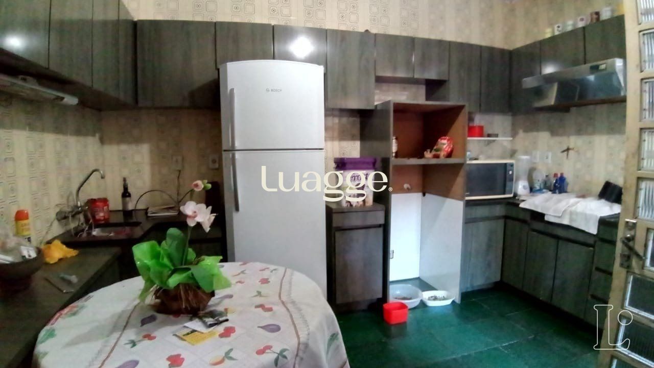 Casa para alugar com 3 quartos, 244m² - Foto 7