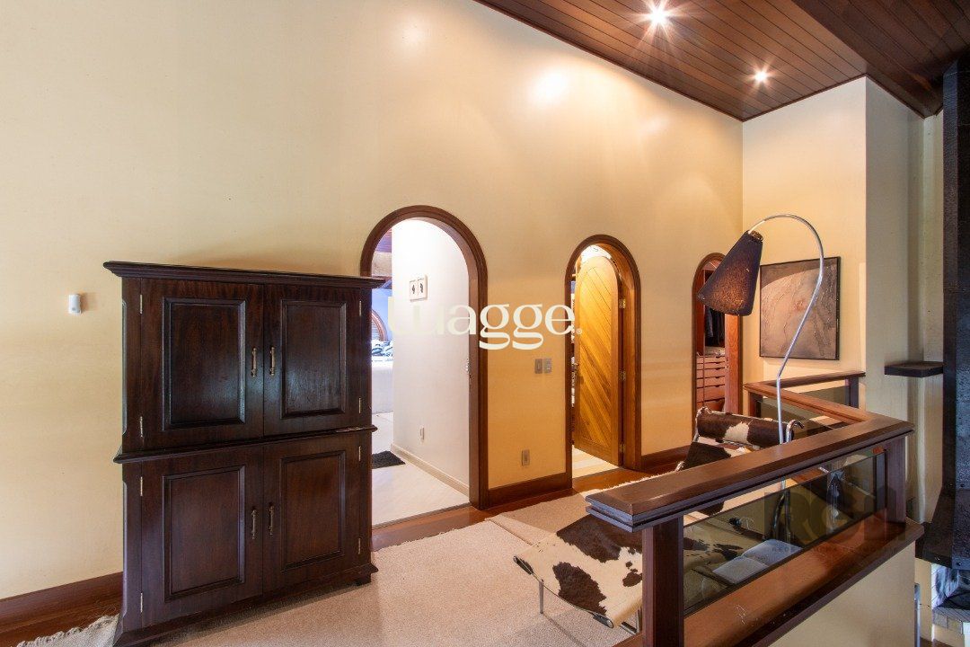 Casa para alugar com 4 quartos, 647m² - Foto 44