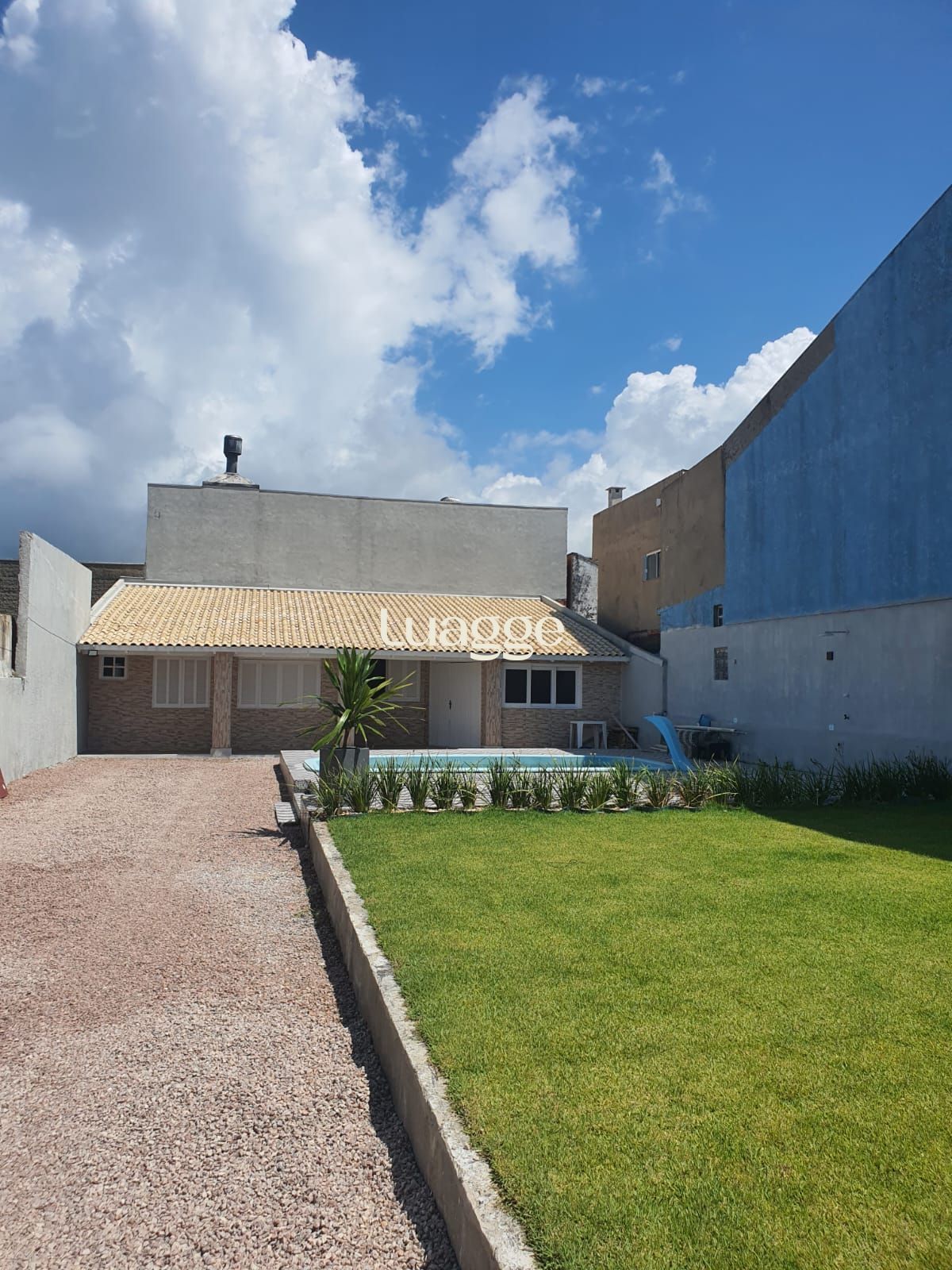 Casa à venda com 3 quartos, 96m² - Foto 1