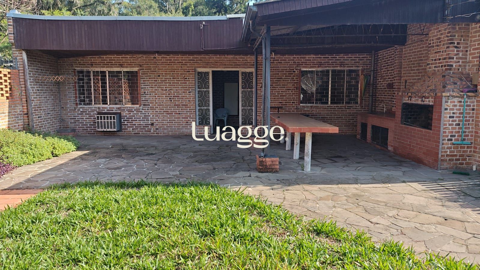 Casa à venda com 3 quartos, 100m² - Foto 1