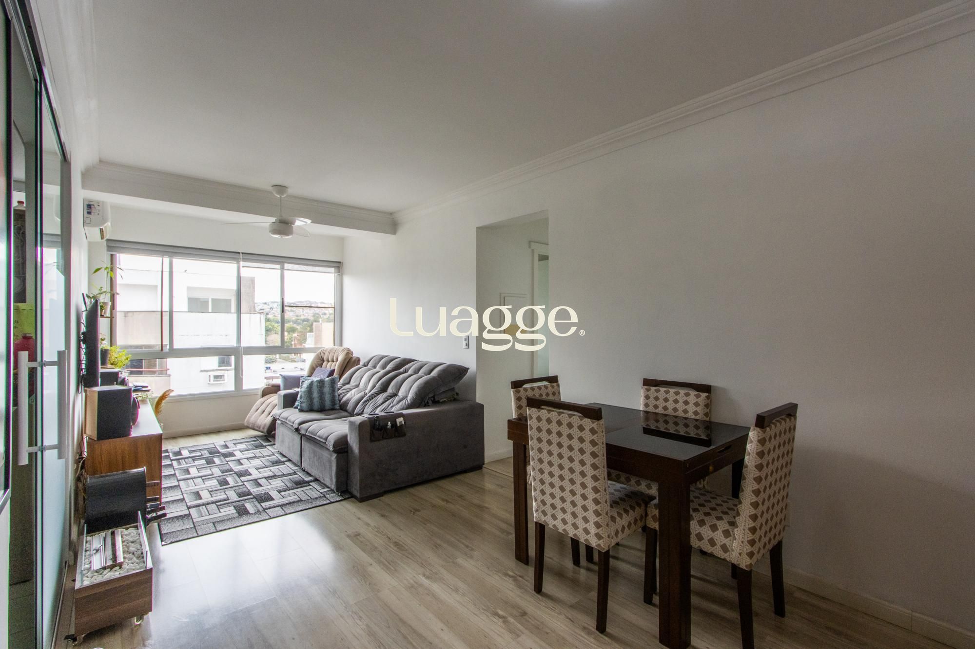 Apartamento de 2 quartos, living para 2 ambientes, cozinha com churrasqueira e 1 vaga de garagem coberta.
