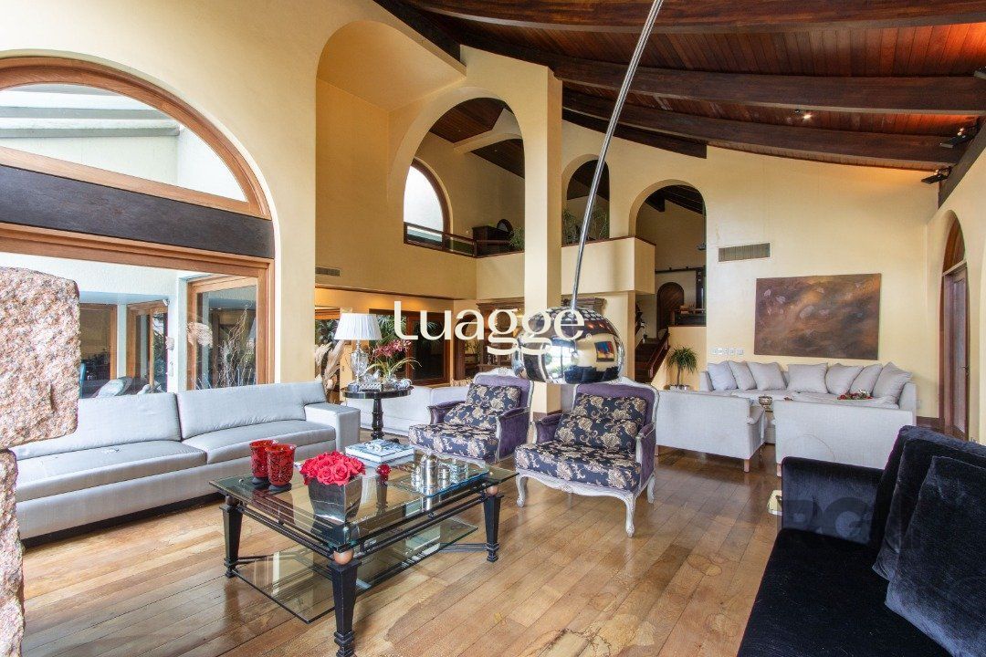 Casa para alugar com 4 quartos, 647m² - Foto 13