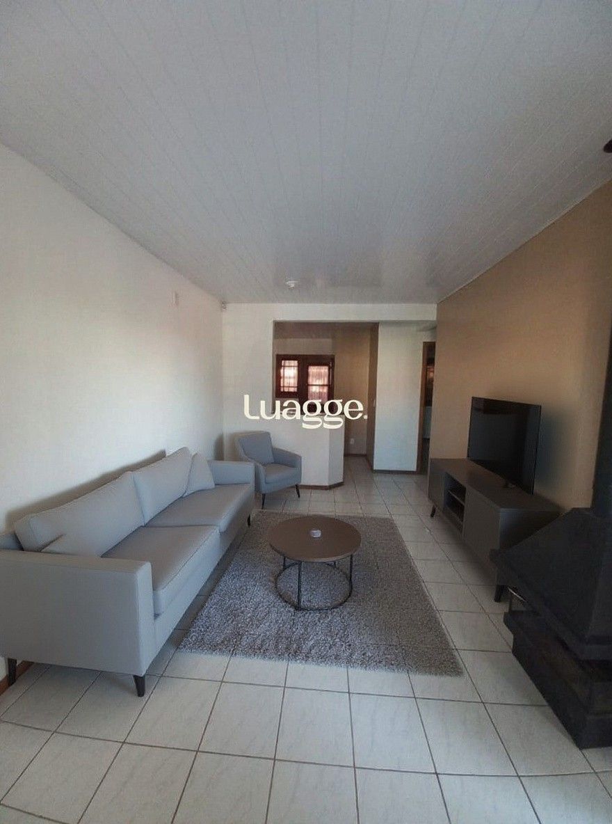 Casa térrea de 2 dormitórios com pátio e churrasqueira - Bairro Hipica