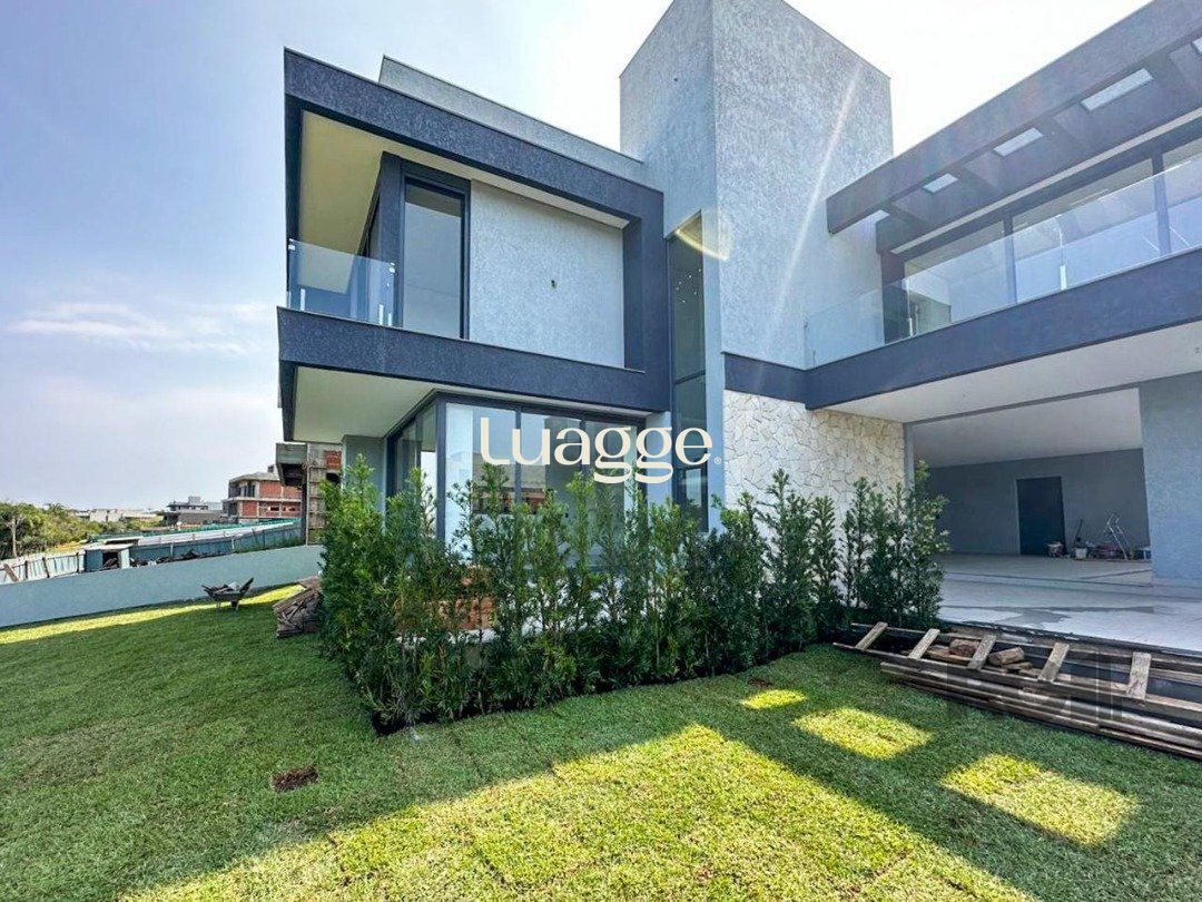 Casa de Condomínio à venda com 4 quartos, 384m² - Foto 1