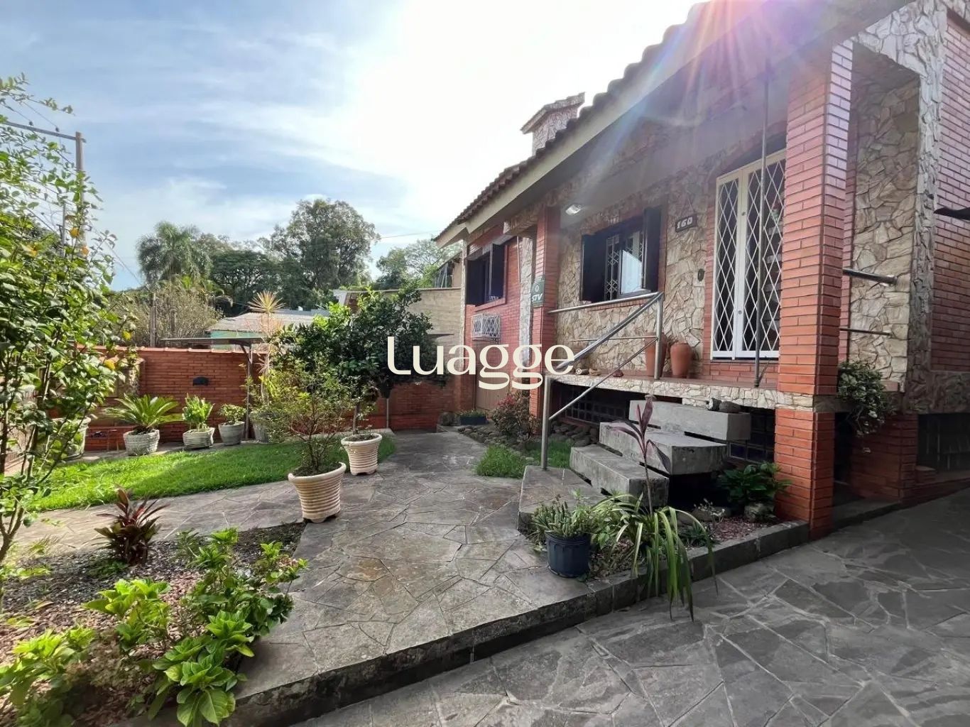 Casa à venda com 4 quartos, 319m² - Foto 1