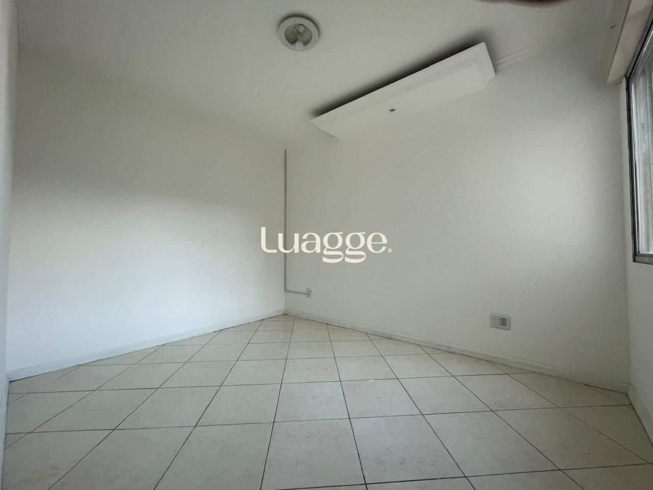Apartamento à venda com 2 quartos, 62m² - Foto 3