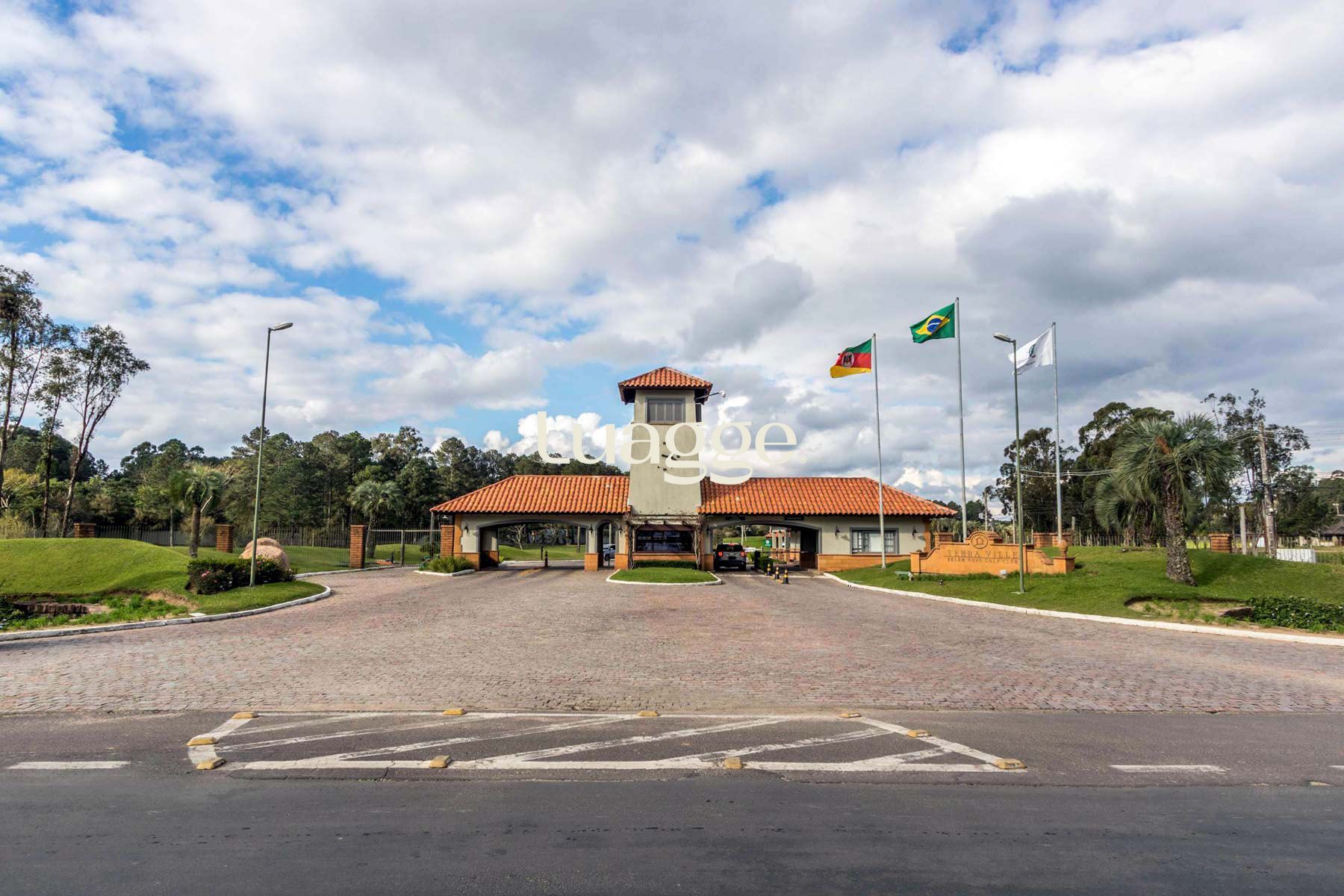 Casa de Condomínio à venda com 3 quartos, 318m² - Foto 1