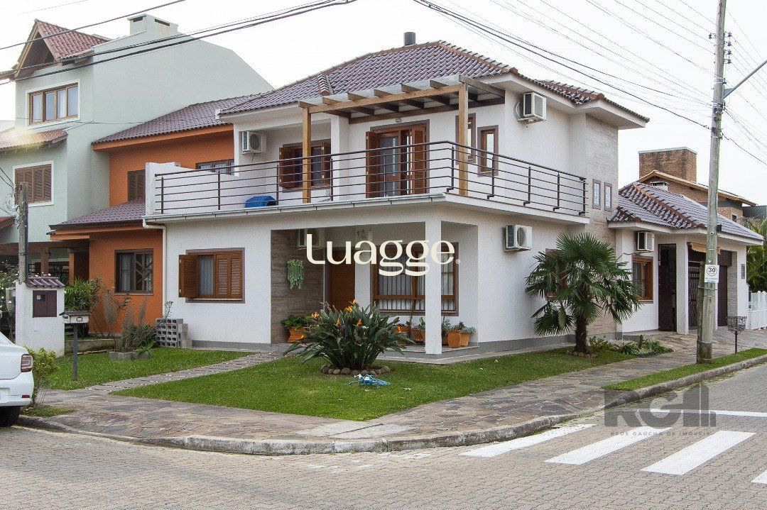 Casa à venda com 3 quartos, 261m² - Foto 1