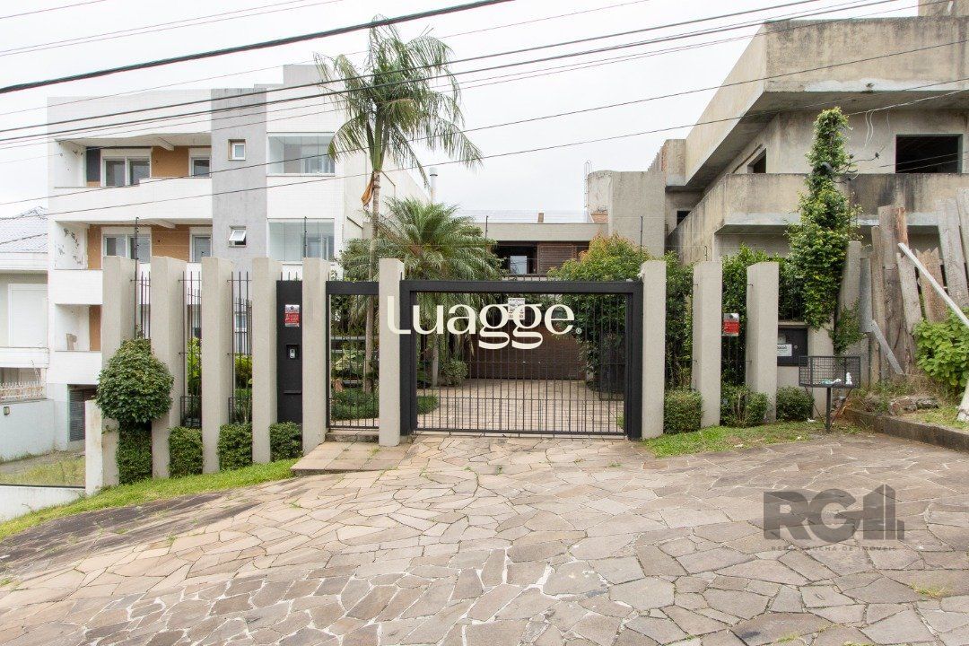 Casa para alugar com 4 quartos, 359m² - Foto 1