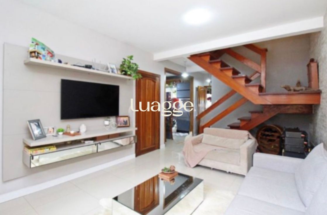 Casa de Condomínio à venda com 3 quartos, 198m² - Foto 1