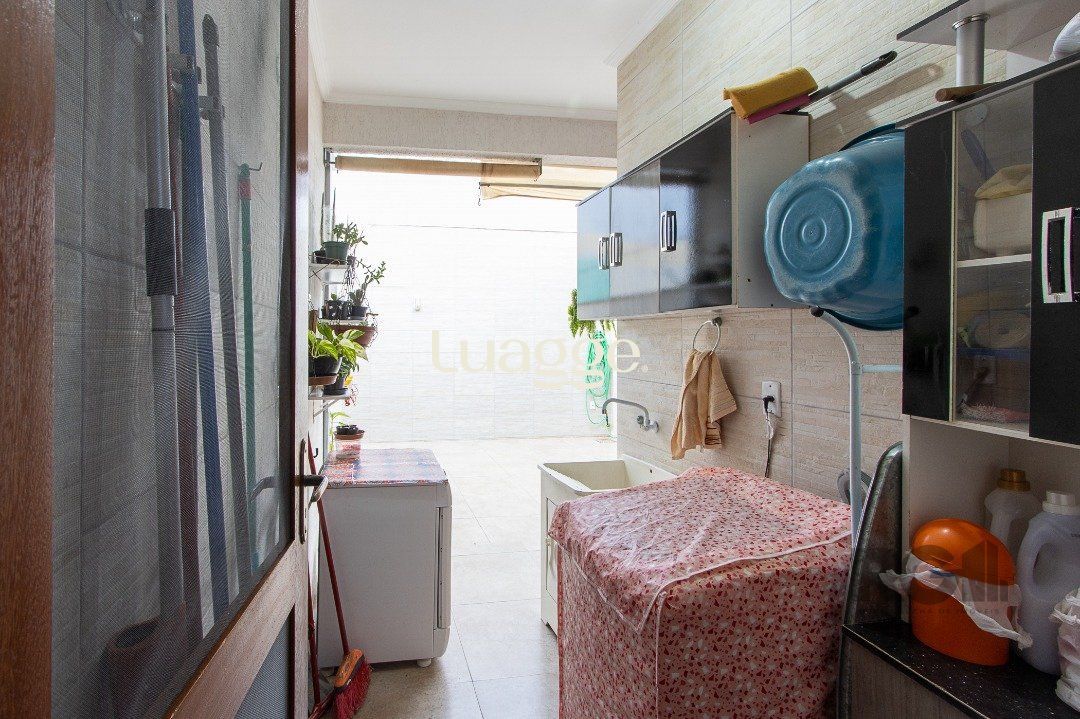 Casa à venda com 3 quartos, 261m² - Foto 15