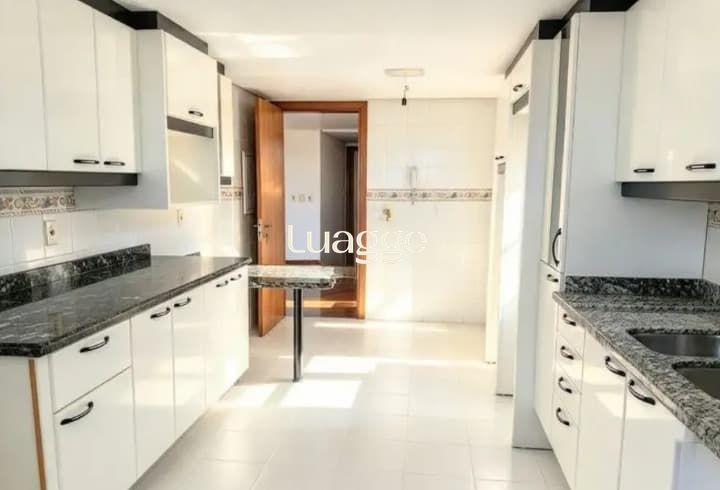 Apartamento para alugar em Menino Deus com 4 quartos, 1 suíte, 3 vagas