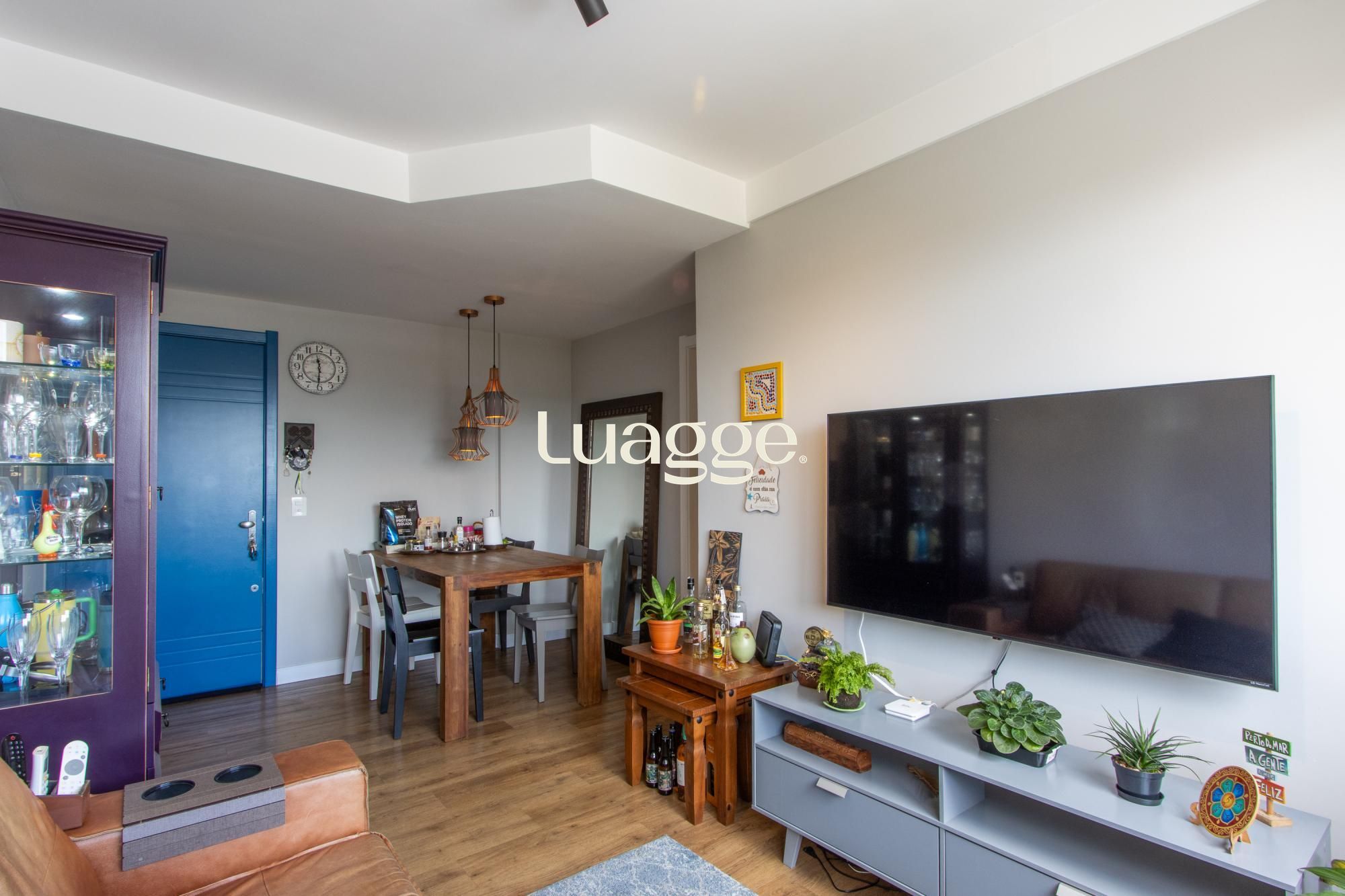 Apartamento semi mobiliado de 2 quartos com suíte, vaga dupla, no bairro Azenha
