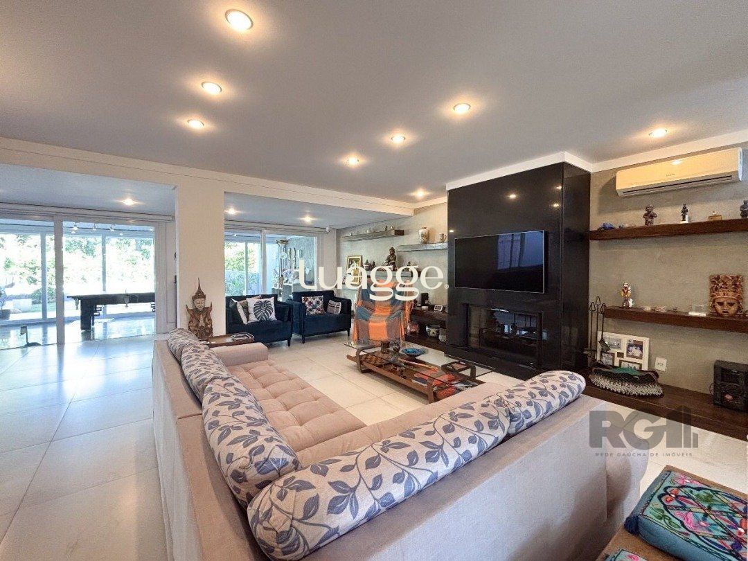 Casa de Condomínio à venda com 3 quartos, 232m² - Foto 2