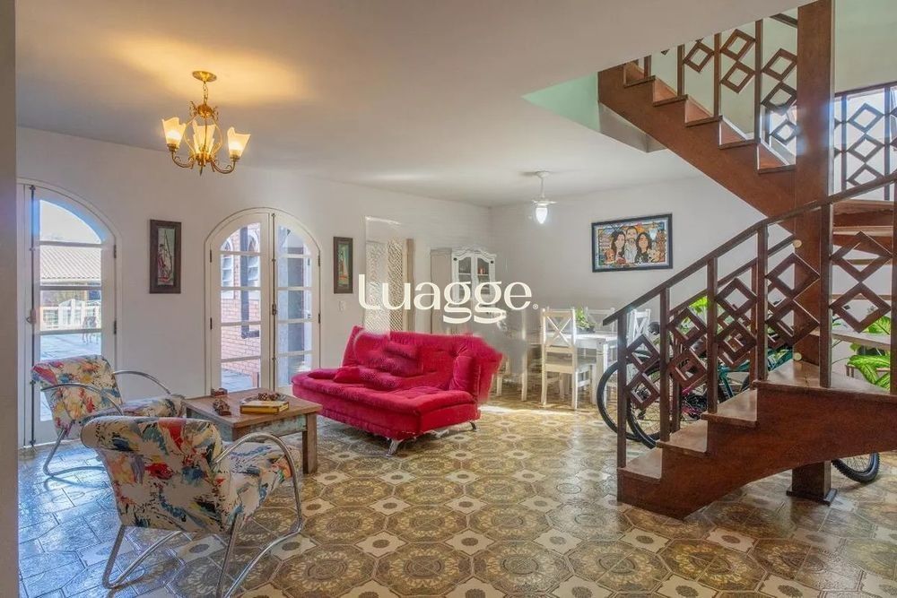Casa á venda com 3 dormitórios no bairro Ipanema em Porto Alegre