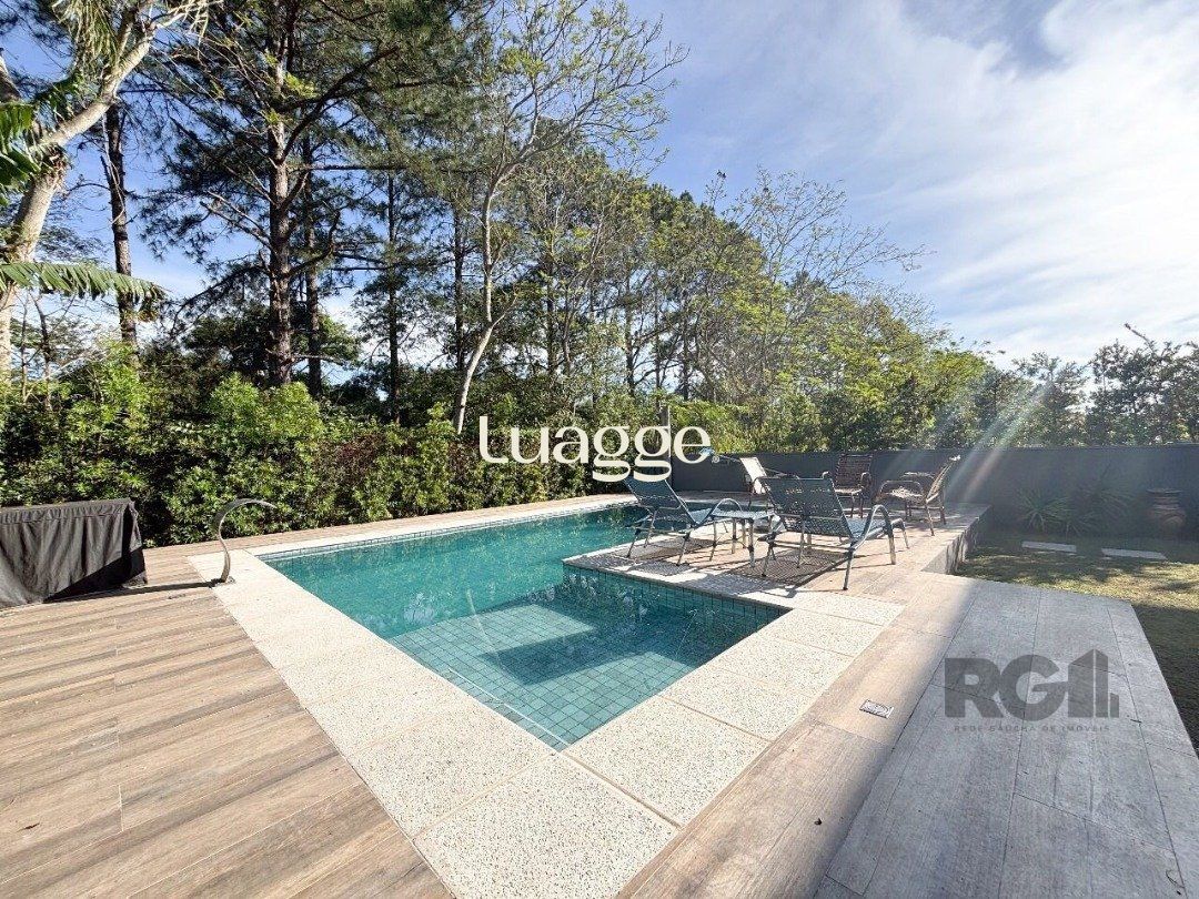 Casa de Condomínio à venda com 3 quartos, 232m² - Foto 1