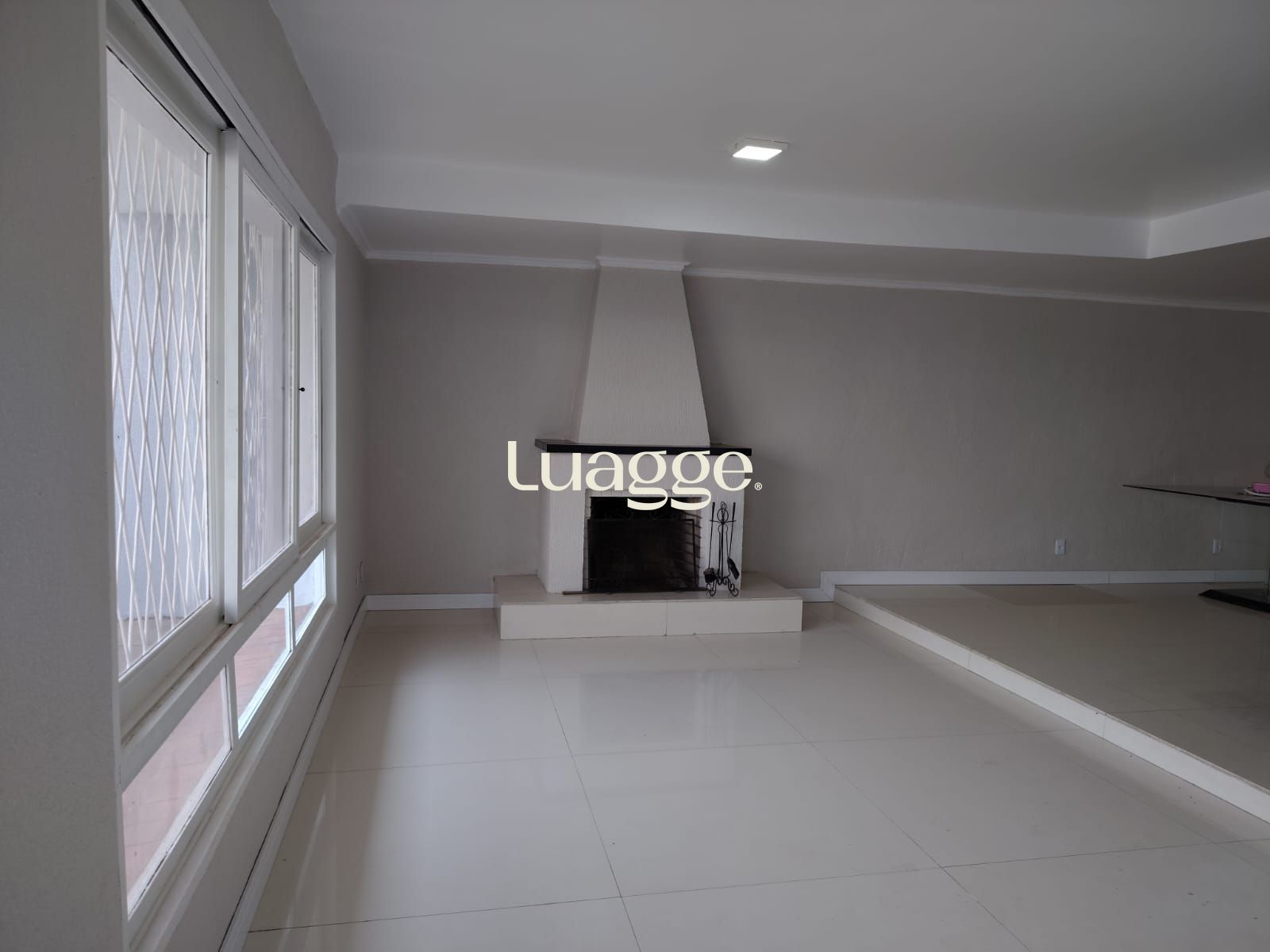 Casa à venda com 3 quartos, 249m² - Foto 2