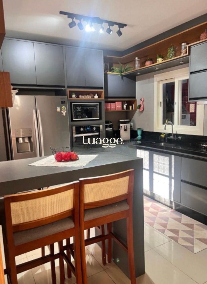 Casa de Condomínio à venda com 3 quartos, 198m² - Foto 4
