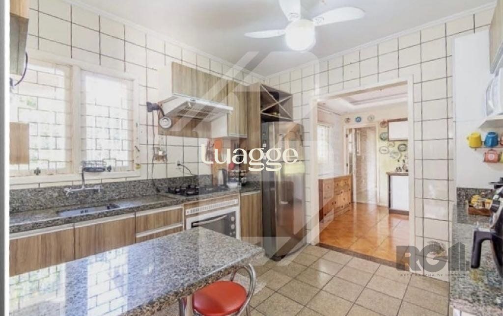 Casa à venda com 3 quartos, 214m² - Foto 4