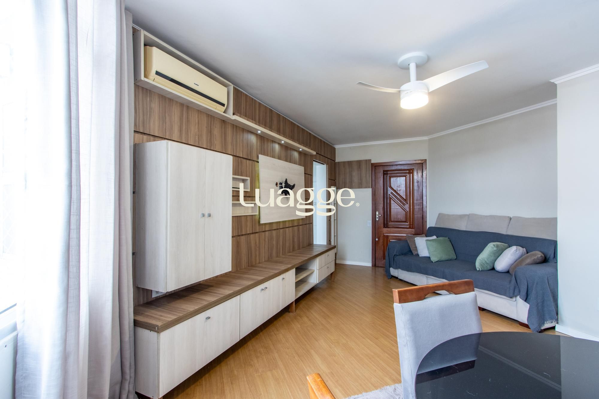 Excelente apartamento mobiliado de 2 dormitórios, andar alto, com linda vista e vaga de garagem!