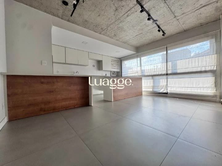 Apartamento Semimobiliado de 43m² 1 dormitório com vaga no Menino Deus