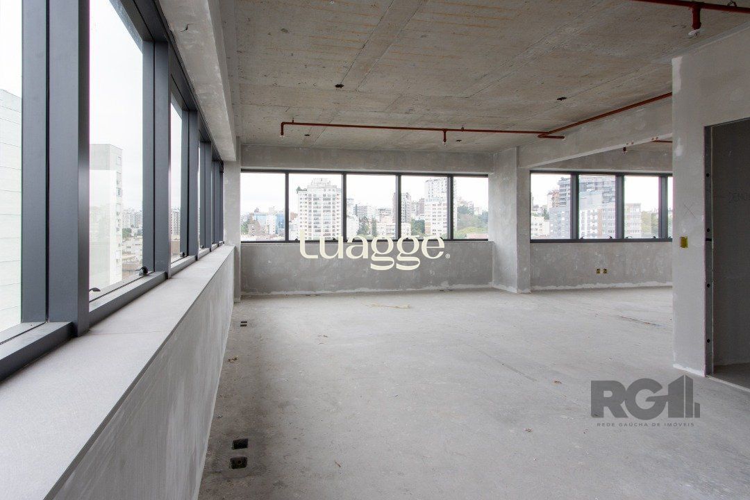 SALA COMERCIAL COM 42,10 M², VISTA LIVRE E EXCELENTE ESTRUTURA