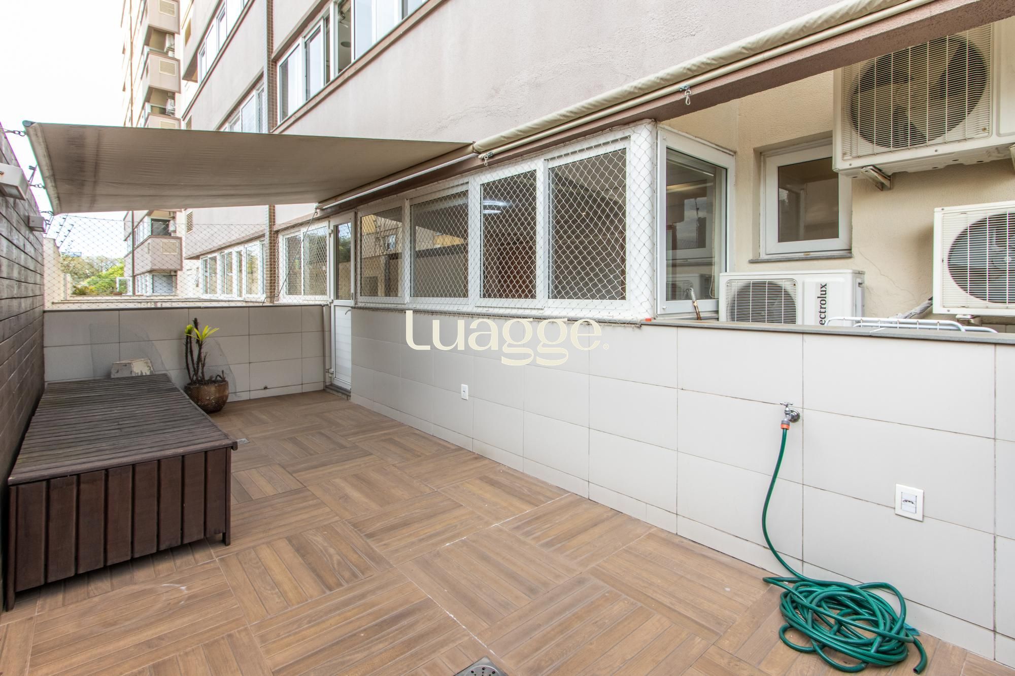 Apartamento garden, 3 quartos, mobiliado no Menino Deus em Porto Alegre.