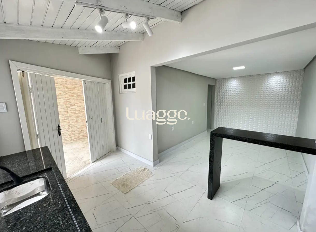 Casa à venda com 3 quartos, 96m² - Foto 4