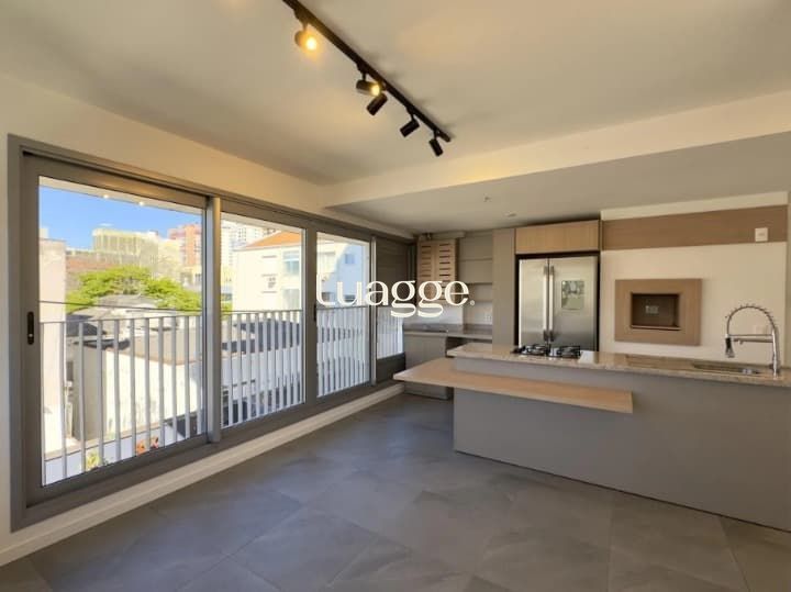 Apartamento de 2 dormitórios com suíte no bairro Menino Deus